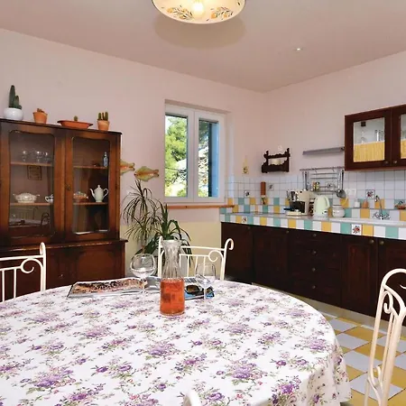 3 Bedroom Nice In Apartment *